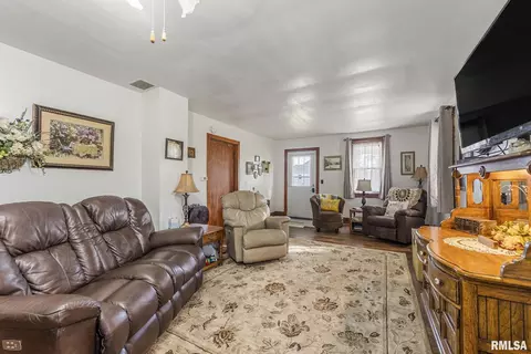 201 E Monroe St, Joy, IL 61260 photo 13