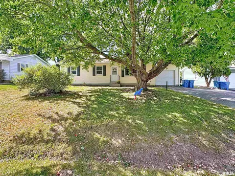132 E 5th St, Coal Valley, IL 61240