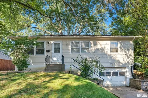 2110 N Fairmount St, Davenport, IA 52804