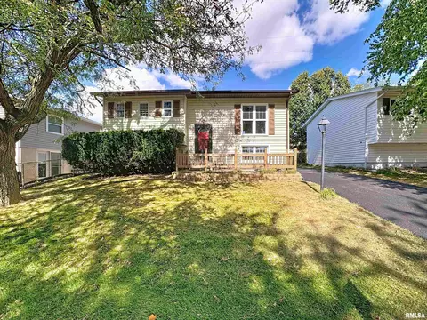 2434 W 59th St, Davenport, IA 52806