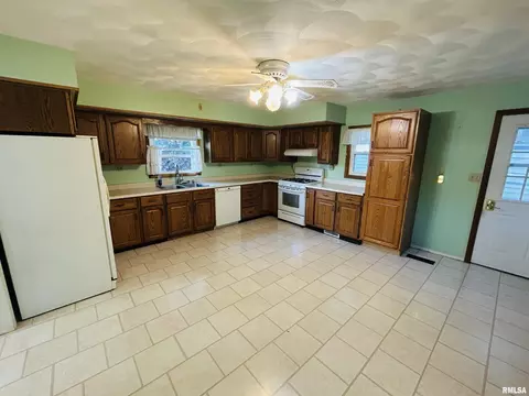 809 Goethe St, Dubuque, IA 52001 photo 2