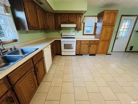 809 Goethe St, Dubuque, IA 52001 photo 4