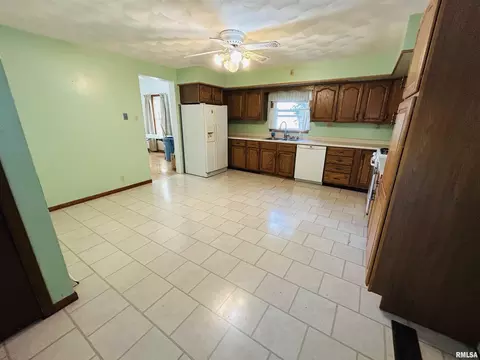 809 Goethe St, Dubuque, IA 52001 photo 3