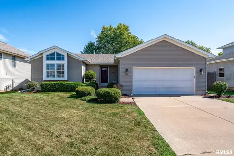 1805 13th St, Silvis, IL 61282