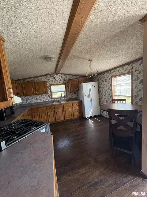 97 N College St, Ewing, IL 62836 photo 9