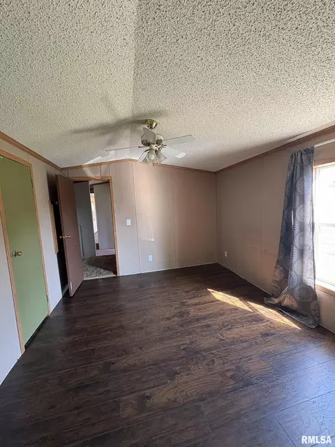 97 N College St, Ewing, IL 62836 photo 18