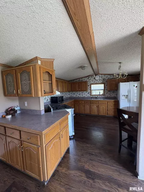 97 N College St, Ewing, IL 62836 photo 10