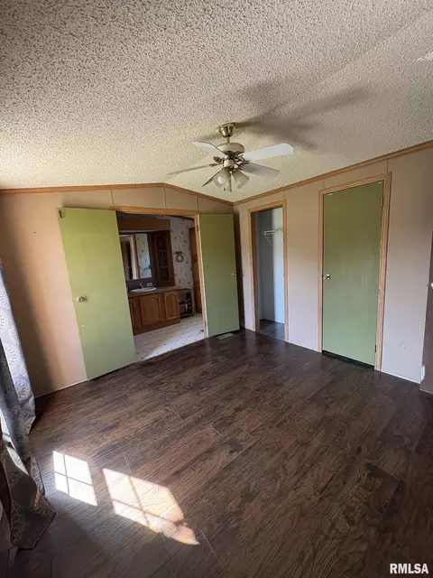 97 N College St, Ewing, IL 62836 photo 17