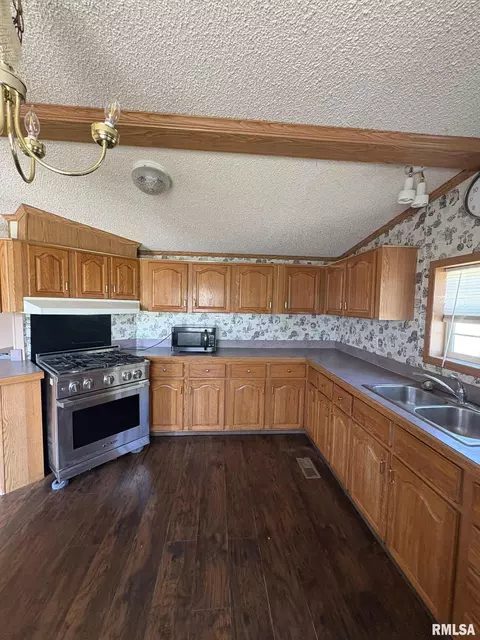 97 N College St, Ewing, IL 62836 photo 13