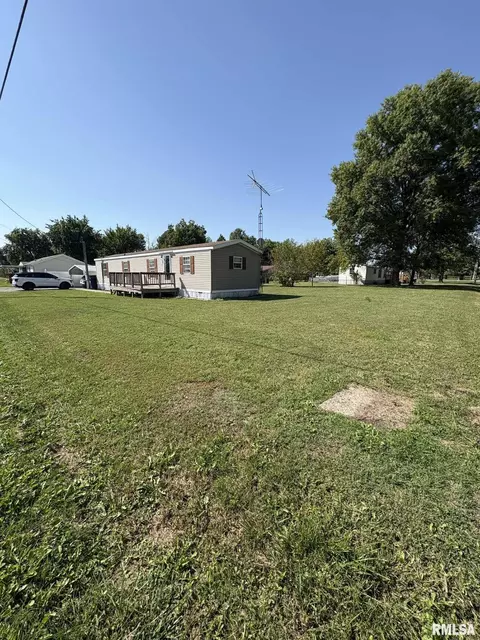 97 N College St, Ewing, IL 62836 photo 6