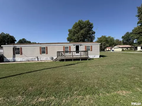 97 N College St, Ewing, IL 62836 photo 8