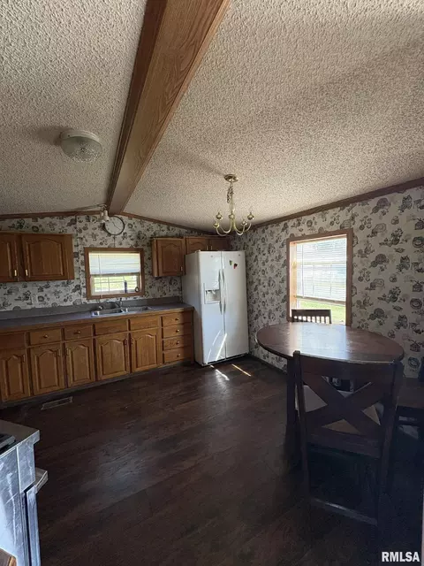 97 N College St, Ewing, IL 62836 photo 11