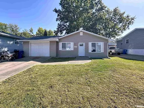 1309 Calvin St, Davenport, IA 52804