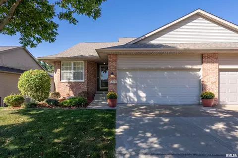 5256 Red Fox Rd, Bettendorf, IA 52722