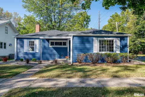 2615 4th St, Moline, IL 61265