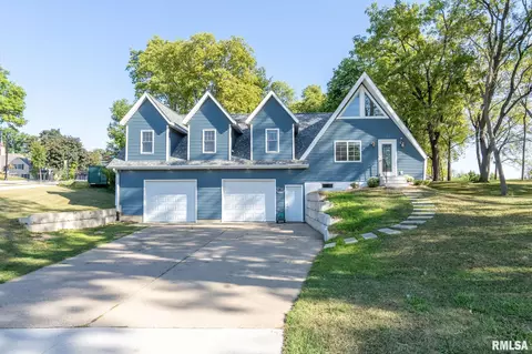 102 E Grove Rd, Long Grove, IA 52756