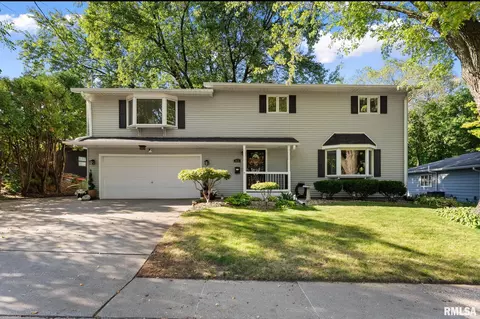 917 32nd Avenue Ct, Moline, IL 61265