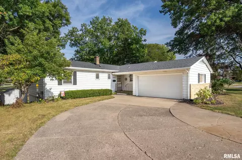 1816 40th Street Ct, Moline, IL 61265