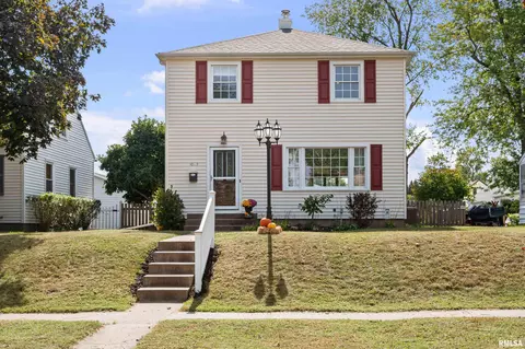 1023 W Rusholme St, Davenport, IA 52804