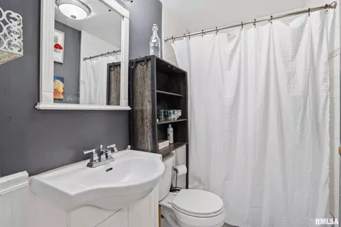 5007 48th St, Moline, IL 61265 photo 9