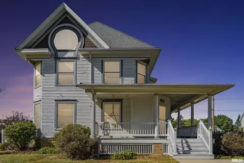 402 S 2nd St, Maquoketa, IA 52060