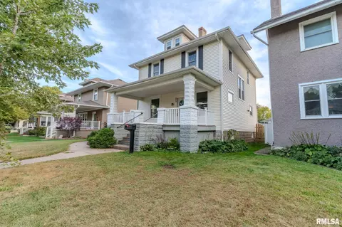 839 6th Ave S, Clinton, IA 52732
