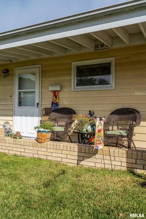 3209 15th Ave, Moline, IL 61265 photo 2