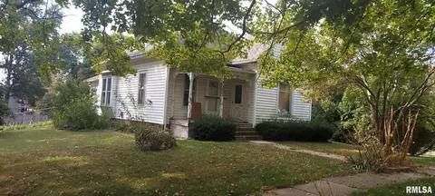 303 Sycamore St, New Windsor, IL 61465