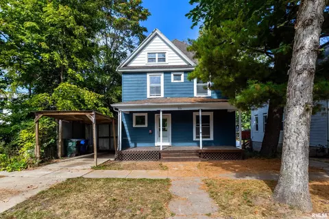 916 Kirkwood Blvd, Davenport, IA 52803