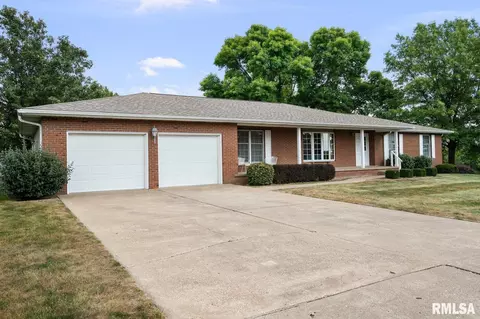 615 Suncrest Dr, Sherrard, IL 61281