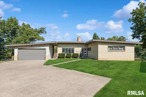 819 Millcrest Ct, Clinton, IA 52732