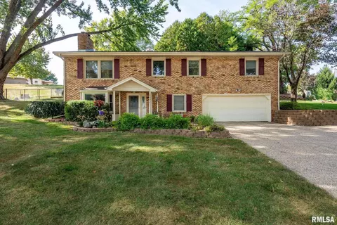 1522 25th St, Bettendorf, IA 52722