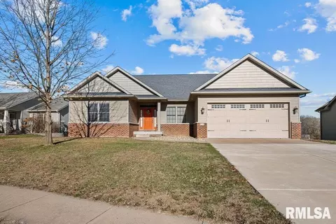 903 Wild West Dr, Le Claire, IA 52753