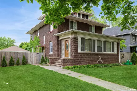 1022 Pershing Blvd, Clinton, IA 52732