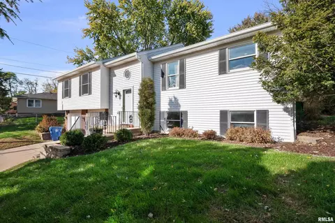 2630 Tanglefoot Ln, Bettendorf, IA 52722