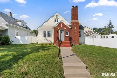553 25th Ave, Moline, IL 61265