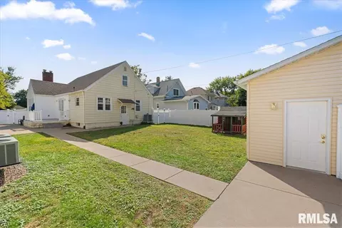 553 25th Ave, Moline, IL 61265 photo 4