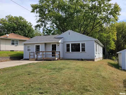 1313 Harrison Dr, Clinton, IA 52732