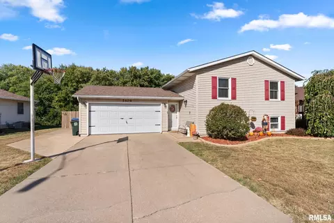 5406 Hillandale Rd, Davenport, IA 52806