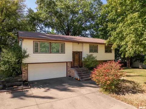 1620 S Vermont Ave, Davenport, IA 52802