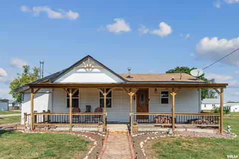 305 E 3rd St, Mineral, IL 61344