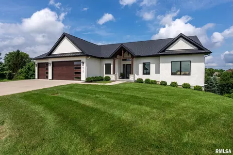 6155 Duggleby Ave, Davenport, IA 52807