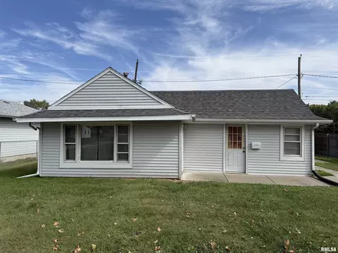 2402 45th St, Moline, IL 61265