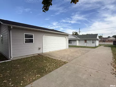 2402 45th St, Moline, IL 61265 photo 12