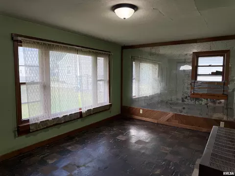 2402 45th St, Moline, IL 61265 photo 7