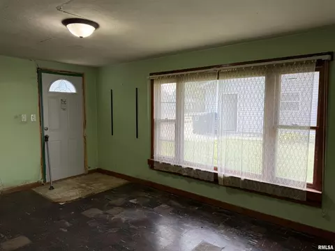 2402 45th St, Moline, IL 61265 photo 8