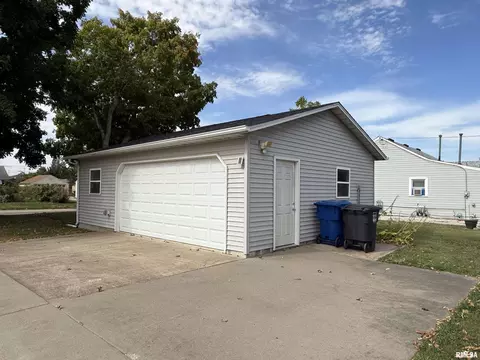 2402 45th St, Moline, IL 61265 photo 11
