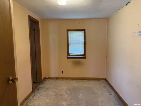 2402 45th St, Moline, IL 61265 photo 4