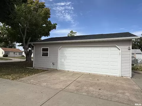 2402 45th St, Moline, IL 61265 photo 10