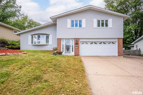 2820 Pacific St, Davenport, IA 52804